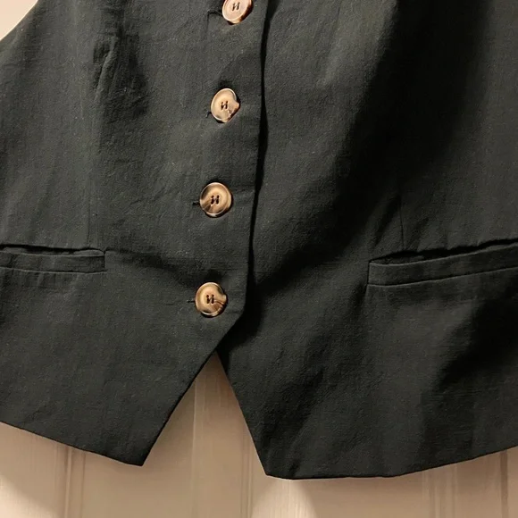 Newly added🌟 Elegant Black Buttoned Vest - Picture 2 of 5